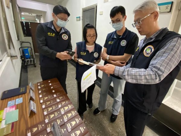 向上溯源 高雄市專勤隊破案外案再擒跨國人販集團　查扣47本護照1